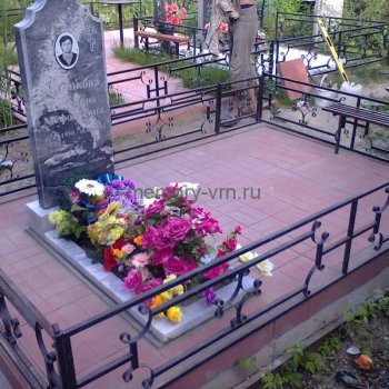 Цоколи и ограды