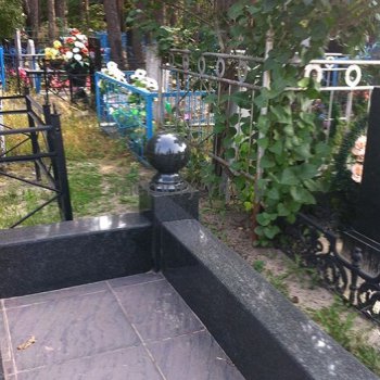 Цоколи и ограды